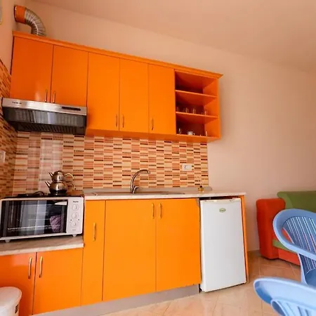 Aveniru Me Qera Ditore Apartman