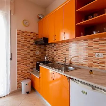 Apartman Aveniru Me Qera Ditore *