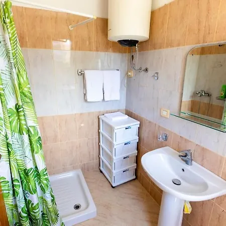 Aveniru Me Qera Ditore Apartman *